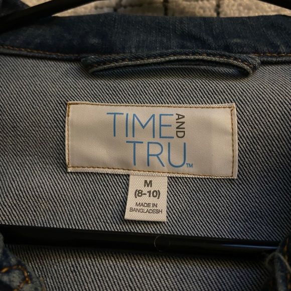 Beautiful jean jacket - Picture 2 of 2